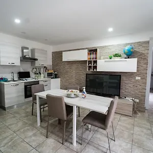 https://villetta-la-pietra.taorminaitalyhotels.com